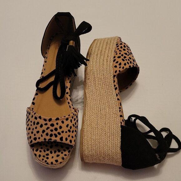 QUPID ANIMAL PRINT DESIGN PLASFORM WEDGE OPEN TOE SANDAL - Picture 8 of 14